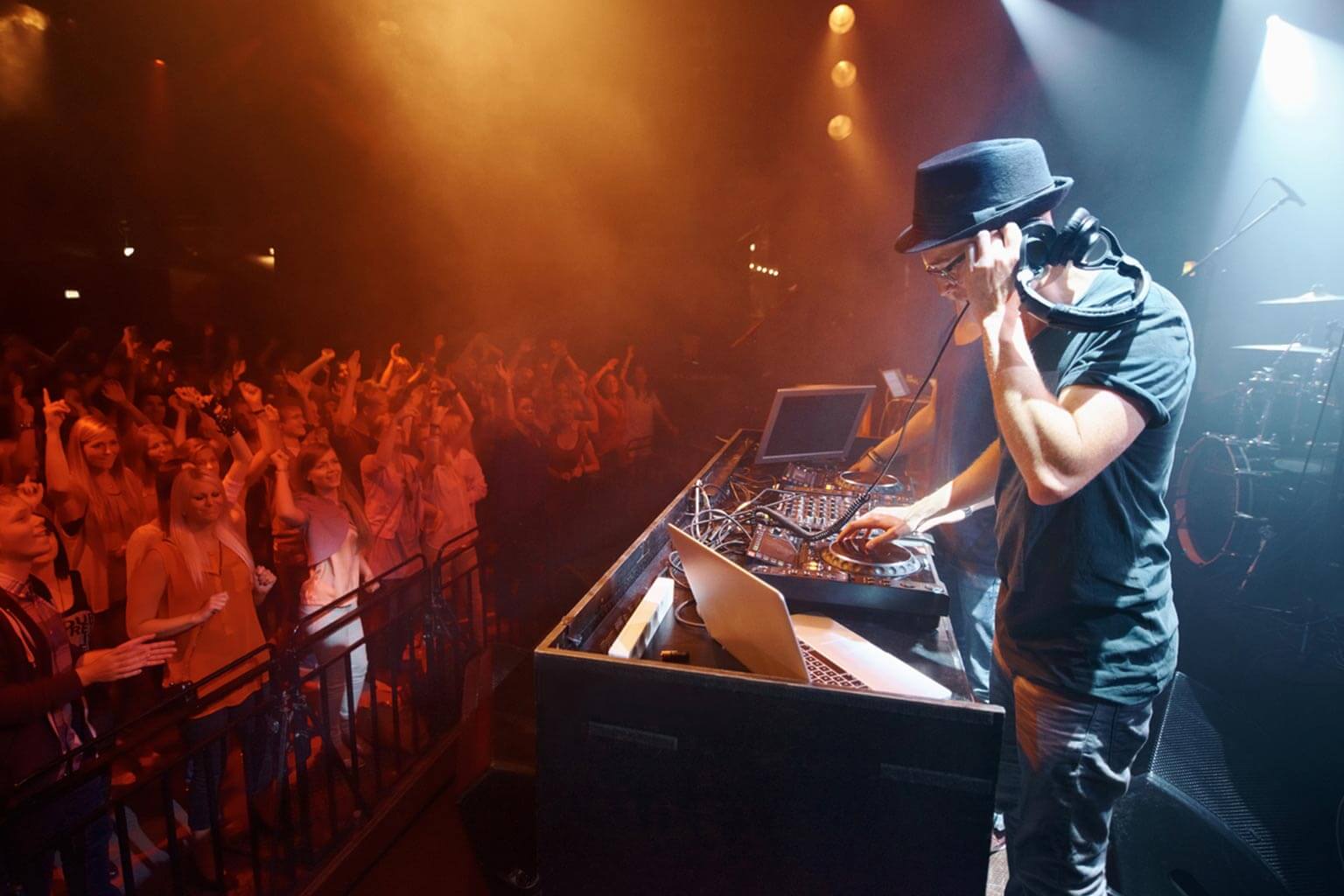 dj on stage